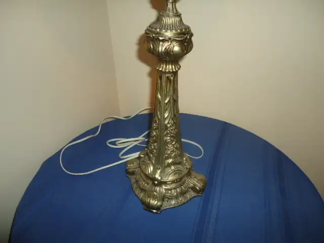 TABLE LAMP BRASS BASE WITH WHITE SHADE - Photo 2