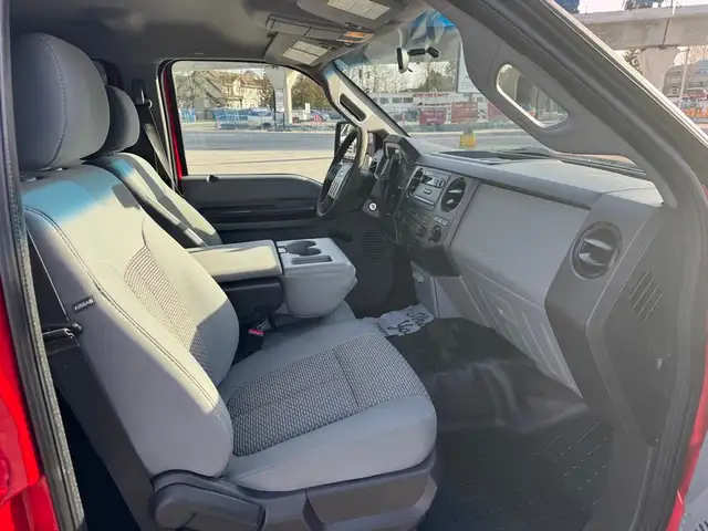 2011 Ford F-250 Crew Cab / 8 Ft Long Box / 4x4 - Photo 11