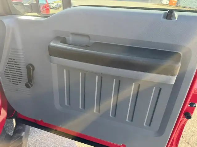 2011 Ford F-250 Crew Cab / 8 Ft Long Box / 4x4 - Photo 13