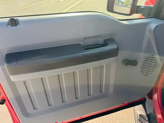 2011 Ford F-250 Crew Cab / 8 Ft Long Box / 4x4 - Photo 16