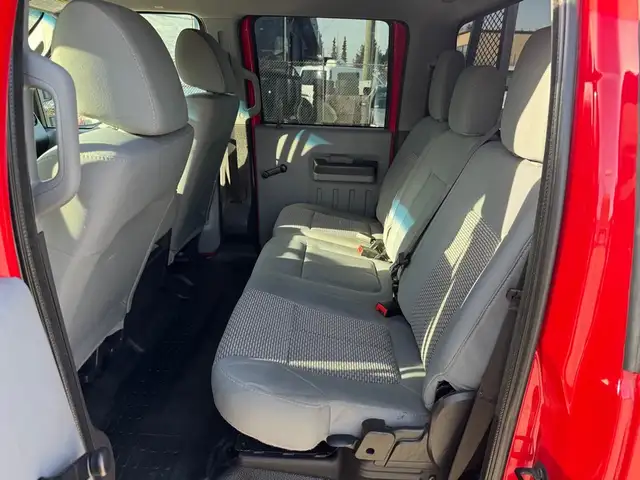 2011 Ford F-250 Crew Cab / 8 Ft Long Box / 4x4 - Photo 17