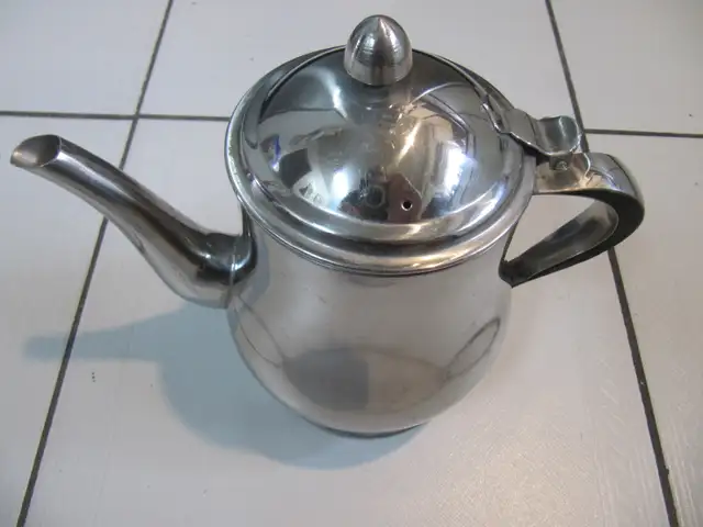 Stainless Steel 18-8 One Litre  Capacity Tea Pot Very Clean Cond