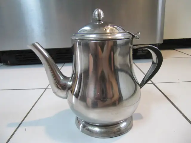 Stainless Steel 18-8 One Litre  Capacity Tea Pot Very Clean Cond - Photo 4