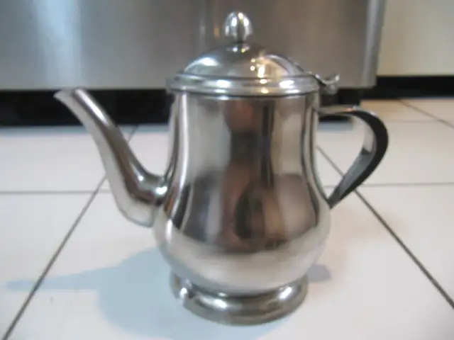 Stainless Steel 18-8 One Litre  Capacity Tea Pot Very Clean Cond - Photo 5