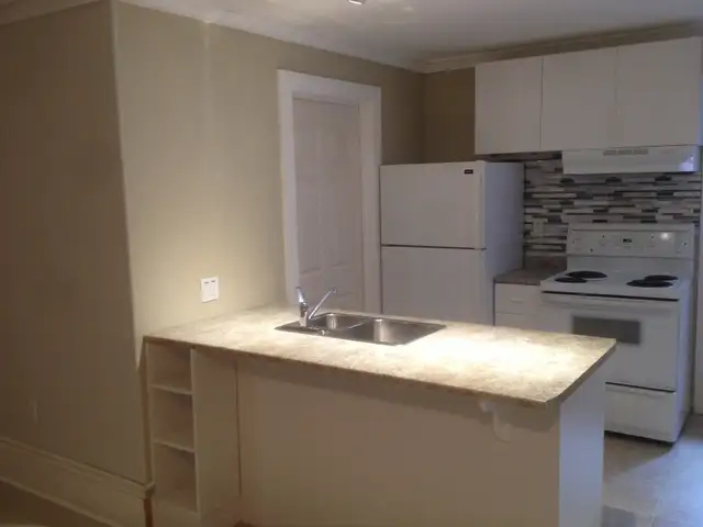 1 Bedroom Apartment - All Inclusive - Available May 1 - Photo 2