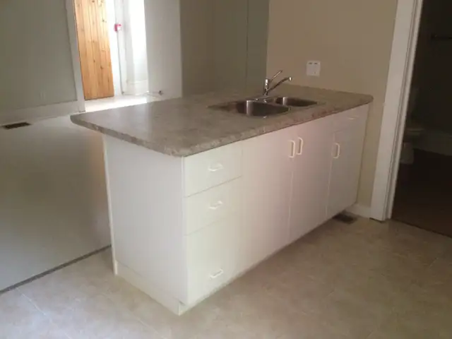 1 Bedroom Apartment - All Inclusive - Available May 1 - Photo 3