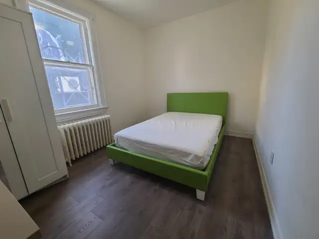 Ossington Bloor, Christie TTC, Large room rent - 2Mins to Subway - Photo 2