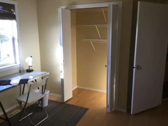 Super clean,  large room  5 mins to C train station - Photo 4