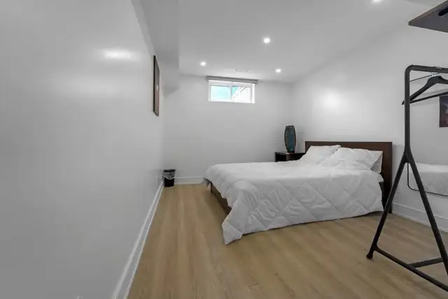 2 bedroom walk-in basement apartment - Toronto - Available May 1 - Photo 3