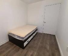 Christie, @Bloor TTC, Room on 2nd Floor to Rent-2Mins TTC Subway - Photo 4