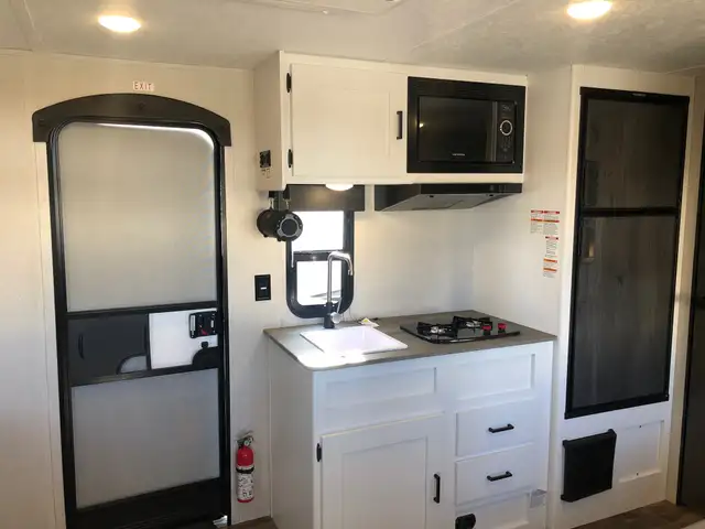 2027 30 RENTAL TRAILERS AVAILABLE CAMPERS RV RENT NEW UNITS! ! - Photo 15