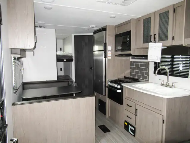 2027 WINNIPEG RV CAMPER TRAILER RENTALS!  ALL NEWER UNITS! ! - Photo 34