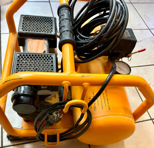 DuraTwist 1.0 HP 3-Gallon Quiet Oil-Free Electric Air Compressor - Photo 3