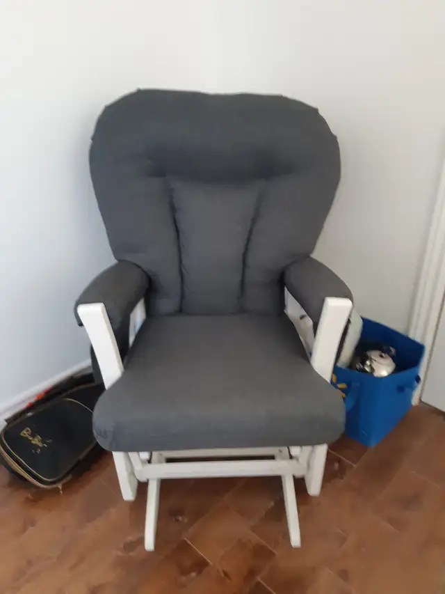 À   DONNER :  Chaise berçante