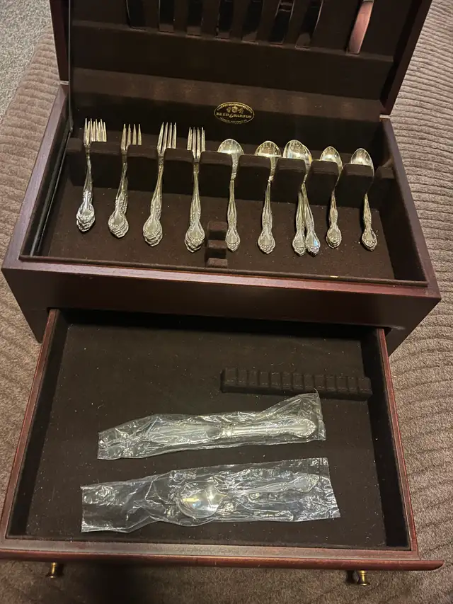 S.S. dining utensils and cherry storage chest - Photo 2