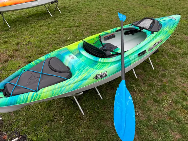 Pelican mission kayak with paddle - mint condition