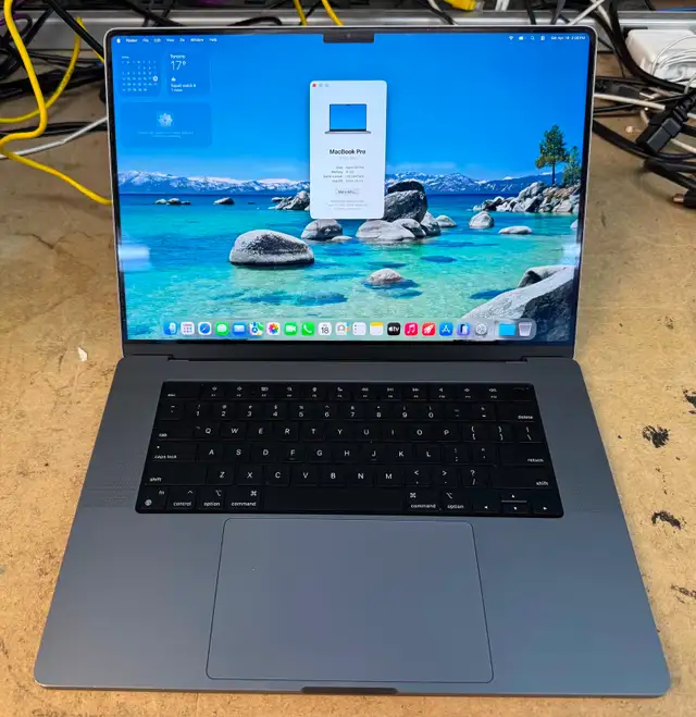 Apple 2021 16' MacBook Pro Laptop M1 Pro - 16GB RAM - 500GB SSD