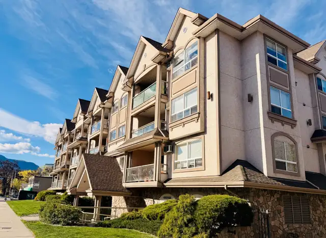 1 Bed   Den 2 Bath Condo in Kelowna