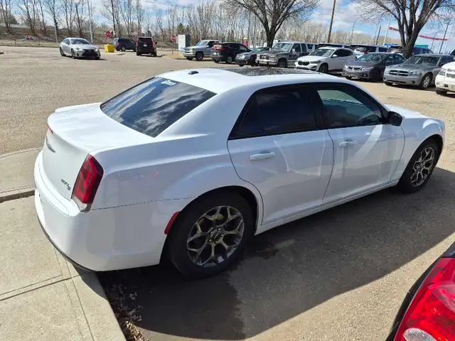 2016 Chrysler 300S AWD - Photo 2