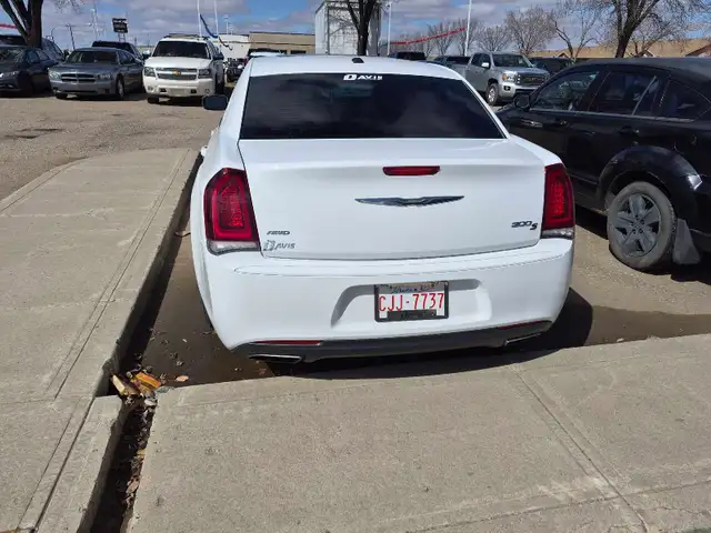 2016 Chrysler 300S AWD - Photo 3