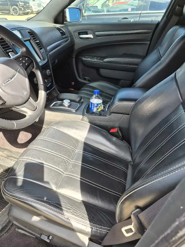 2016 Chrysler 300S AWD - Photo 5