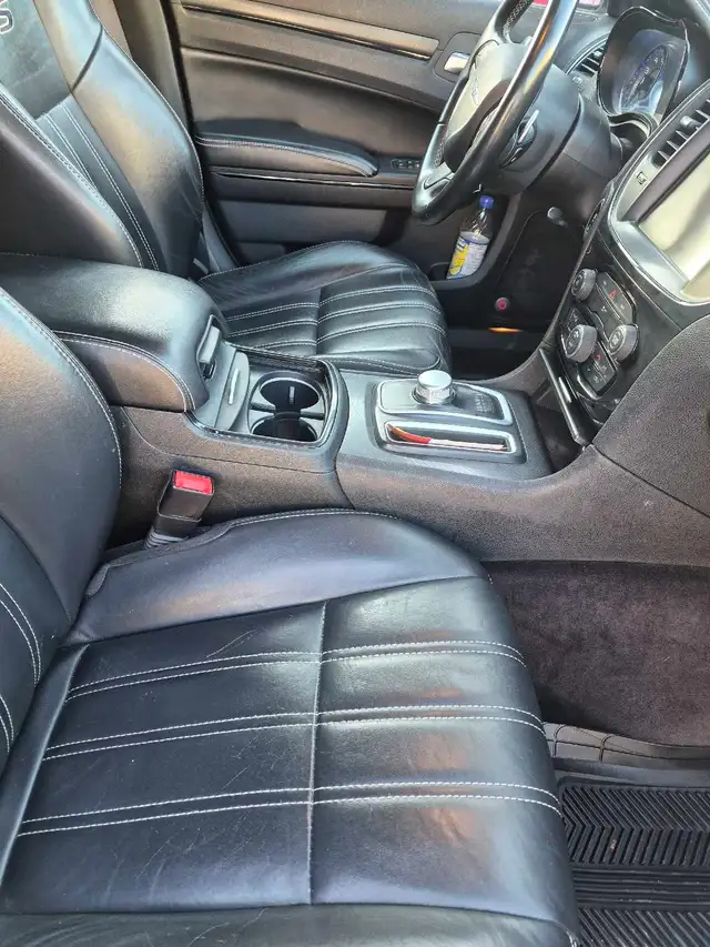 2016 Chrysler 300S AWD - Photo 6