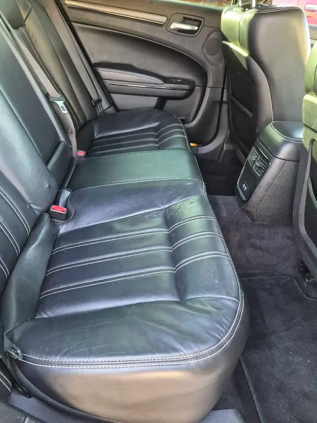 2016 Chrysler 300S AWD - Photo 7