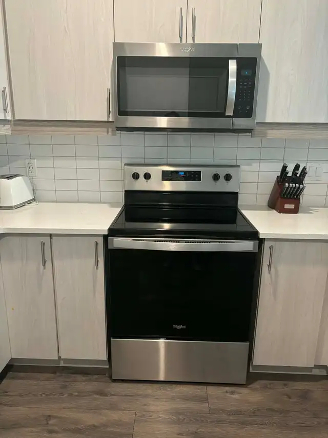 OVER THE RANGE MICROWAVE WHIRLPOOL FROM A CONDO HOUSE. - Photo 2