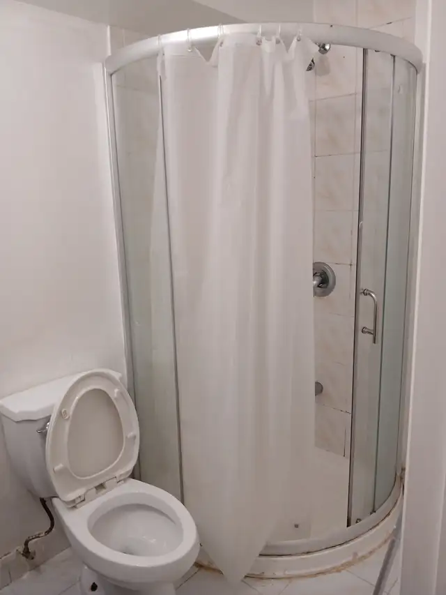 York Village for rent with Private washroom Available May 1 - Photo 2