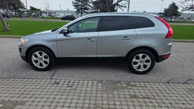 2010 Volvo XC60 T6 ALL WHEEL DRIVE- PREMIER- CERTIFIED - Photo 4