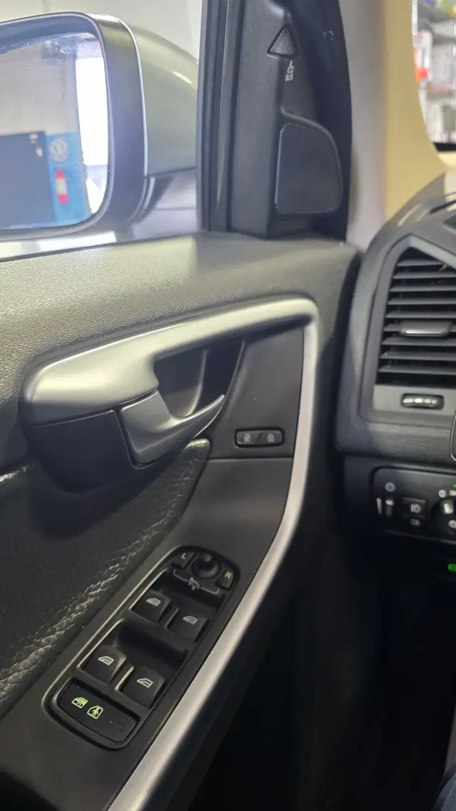 2010 Volvo XC60 T6 ALL WHEEL DRIVE- PREMIER- CERTIFIED - Photo 14