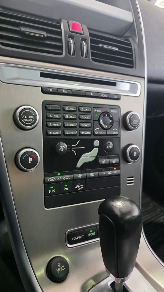 2010 Volvo XC60 T6 ALL WHEEL DRIVE- PREMIER- CERTIFIED - Photo 16