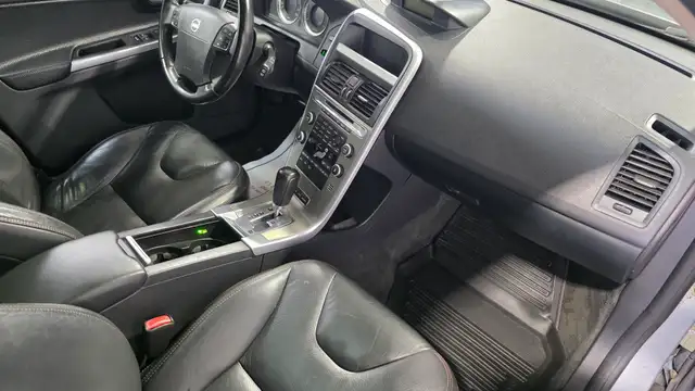 2010 Volvo XC60 T6 ALL WHEEL DRIVE- PREMIER- CERTIFIED - Photo 22