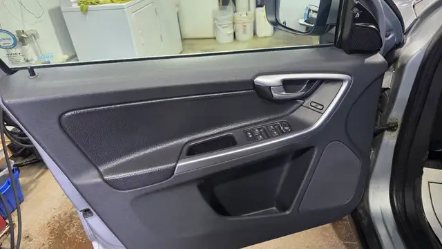 2010 Volvo XC60 T6 ALL WHEEL DRIVE- PREMIER- CERTIFIED - Photo 26