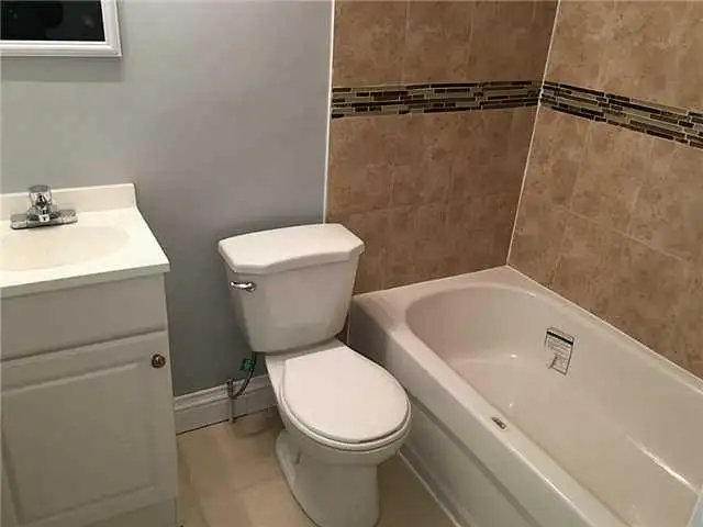 Large Bedroom near Mohawk college _ Female only AC Included - Photo 5