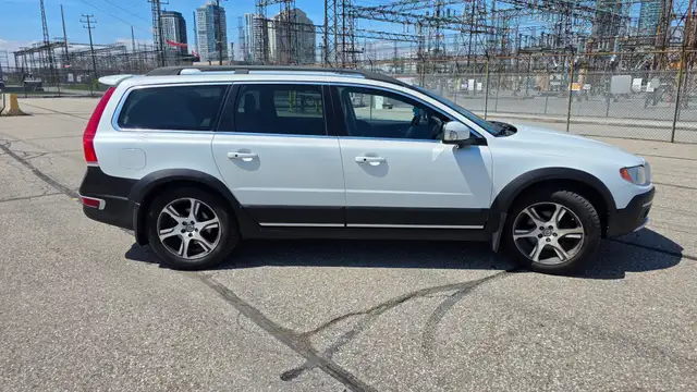 2016 Volvo XC70 T5 PREMIER AWD - CERTIFIED  - LIKE NEW - Photo 4