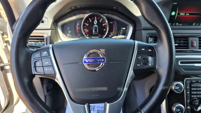 2016 Volvo XC70 T5 PREMIER AWD - CERTIFIED  - LIKE NEW - Photo 12