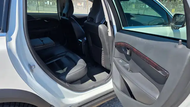 2016 Volvo XC70 T5 PREMIER AWD - CERTIFIED  - LIKE NEW - Photo 13