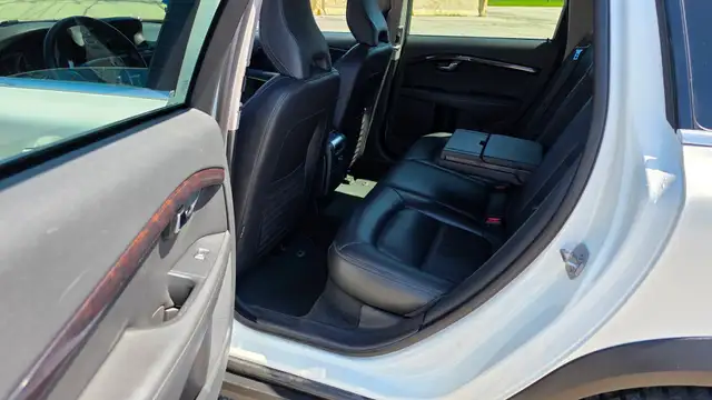 2016 Volvo XC70 T5 PREMIER AWD - CERTIFIED  - LIKE NEW - Photo 20