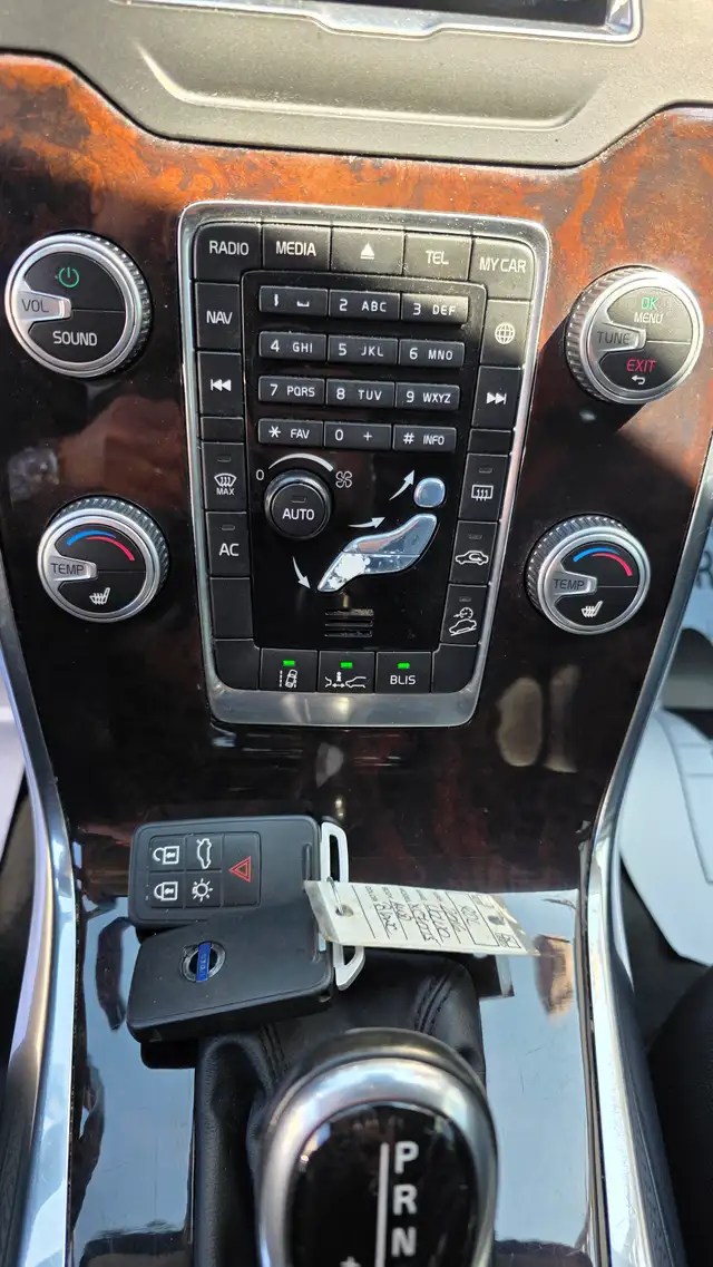 2016 Volvo XC70 T5 PREMIER AWD - CERTIFIED  - LIKE NEW - Photo 26