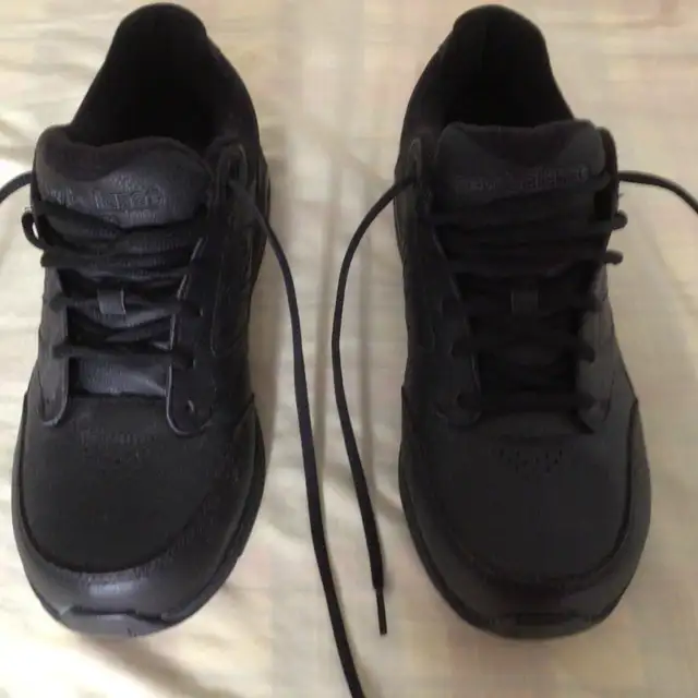 Men,s leather new balance shoes. Size 8.5 EEE. $175.00. worn 1x - Photo 2