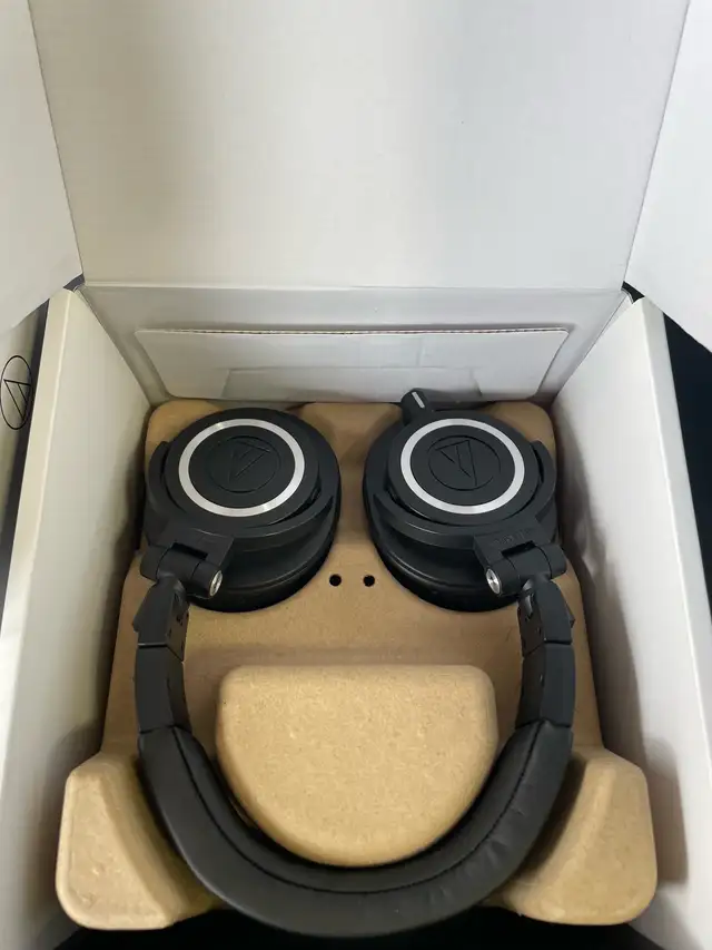 AUDIO-TECHNICA ATH-M50X HEADPHONES - Photo 3