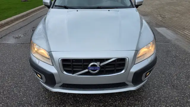 2010 Volvo XC70 3.2 AWD- CERTIFIED - GREAT SHAPE! - Photo 3