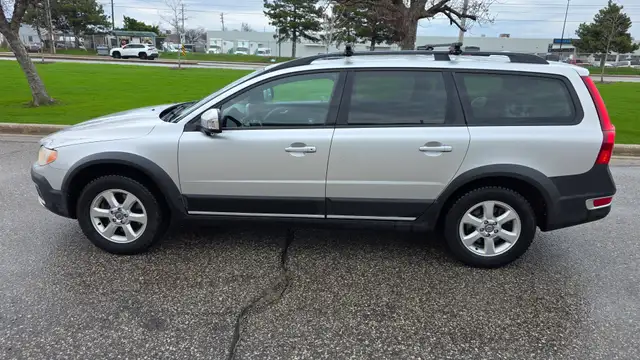 2010 Volvo XC70 3.2 AWD- CERTIFIED - GREAT SHAPE! - Photo 6