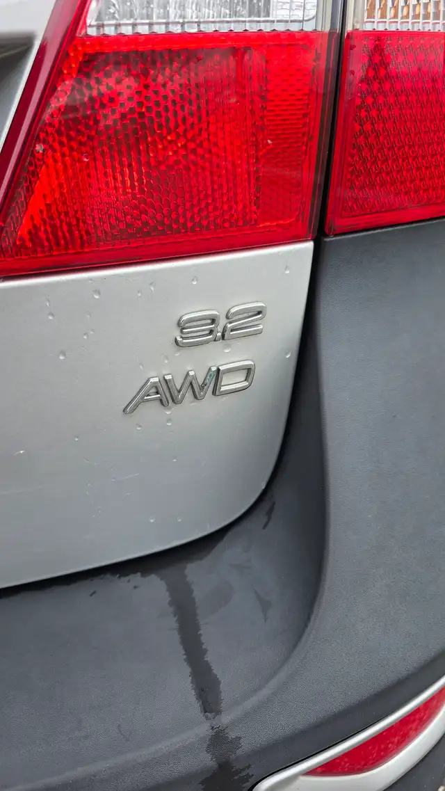 2010 Volvo XC70 3.2 AWD- CERTIFIED - GREAT SHAPE! - Photo 9