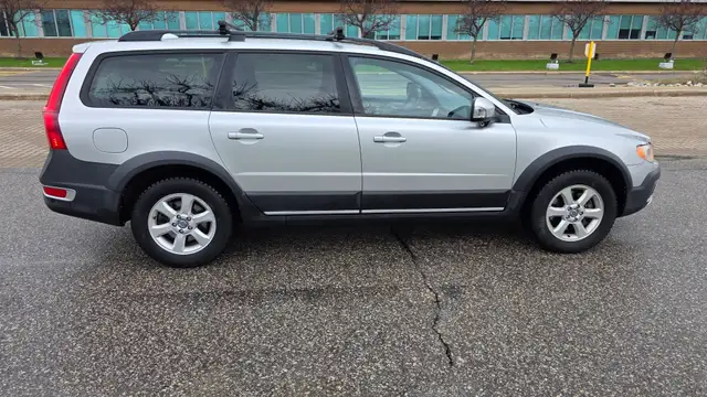 2010 Volvo XC70 3.2 AWD- CERTIFIED - GREAT SHAPE! - Photo 12