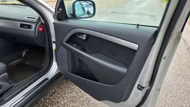 2010 Volvo XC70 3.2 AWD- CERTIFIED - GREAT SHAPE! - Photo 17