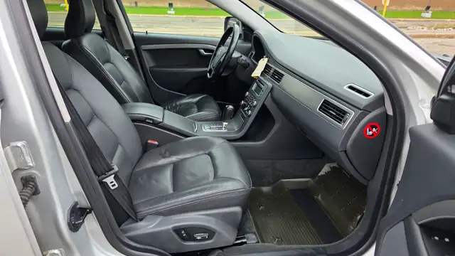 2010 Volvo XC70 3.2 AWD- CERTIFIED - GREAT SHAPE! - Photo 18