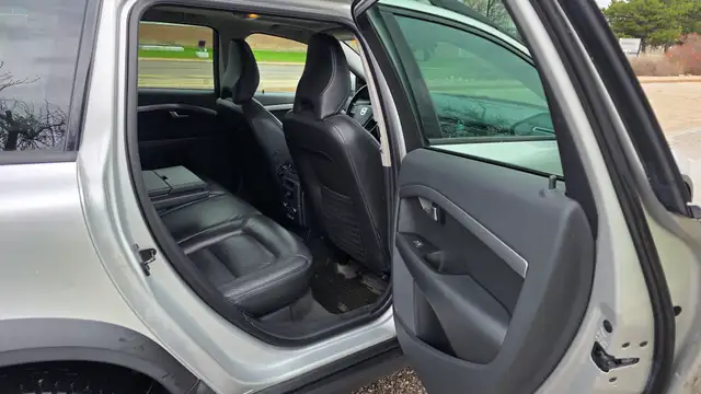 2010 Volvo XC70 3.2 AWD- CERTIFIED - GREAT SHAPE! - Photo 21
