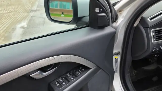 2010 Volvo XC70 3.2 AWD- CERTIFIED - GREAT SHAPE! - Photo 26